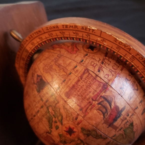 Vintage World Spinning Globe Wood Bookend. - Picture 6 of 6